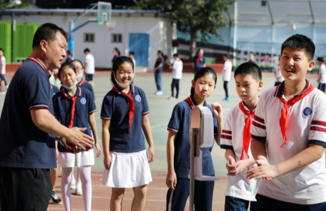 中国现有中小学生多少人？