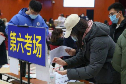 滞留西安的外地考研生吃住成难题，你认为这一难题该如何解决？