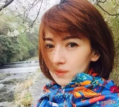 央视主持人尼格买提被妻子取关微博，双方7年无互动，曾传婚变，怎么回事？