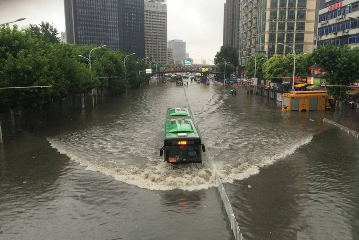 暴雨突袭湖北柳林，一家5口家中遇难，暴雨来袭该如何避难？