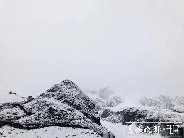 玉龙雪山8月飘雪到底是怎么回事呢？