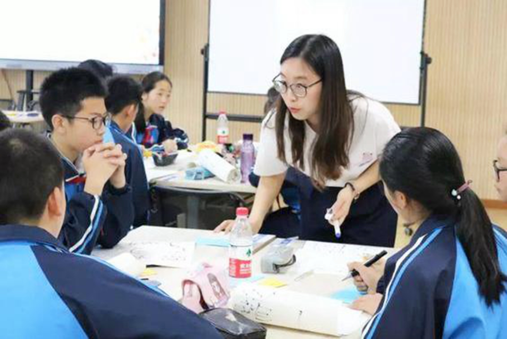 江苏地震女老师抱起残疾学生逃生，这名老师身上肩负着怎样的责任？