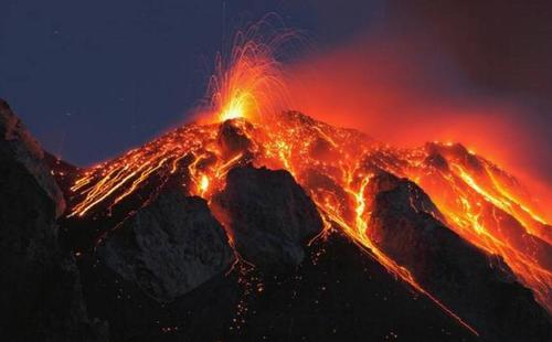 冰岛首都附近的一座休眠六千年的火山发生喷发，火山喷发会带来哪些影响？