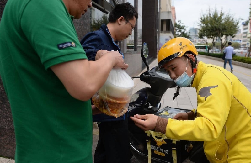 外卖小哥跑腿送红酒被骗488元，这次的诈骗套路是怎样的？