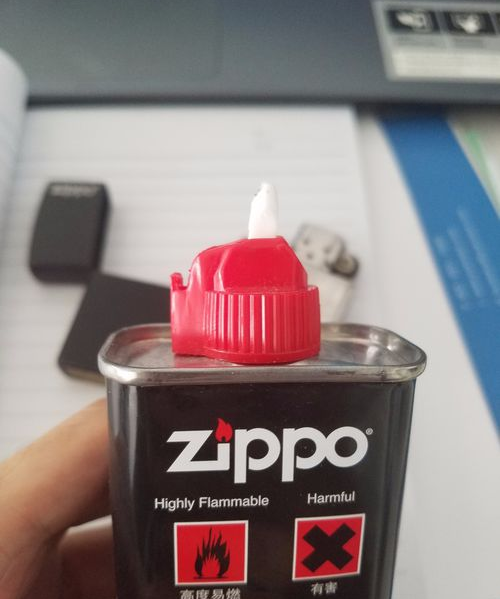 新买的ZIPPO打火机怎么用？