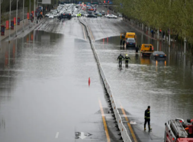 北方多地暴雨来袭！更大范围降温酝酿，如何避免城市内涝？