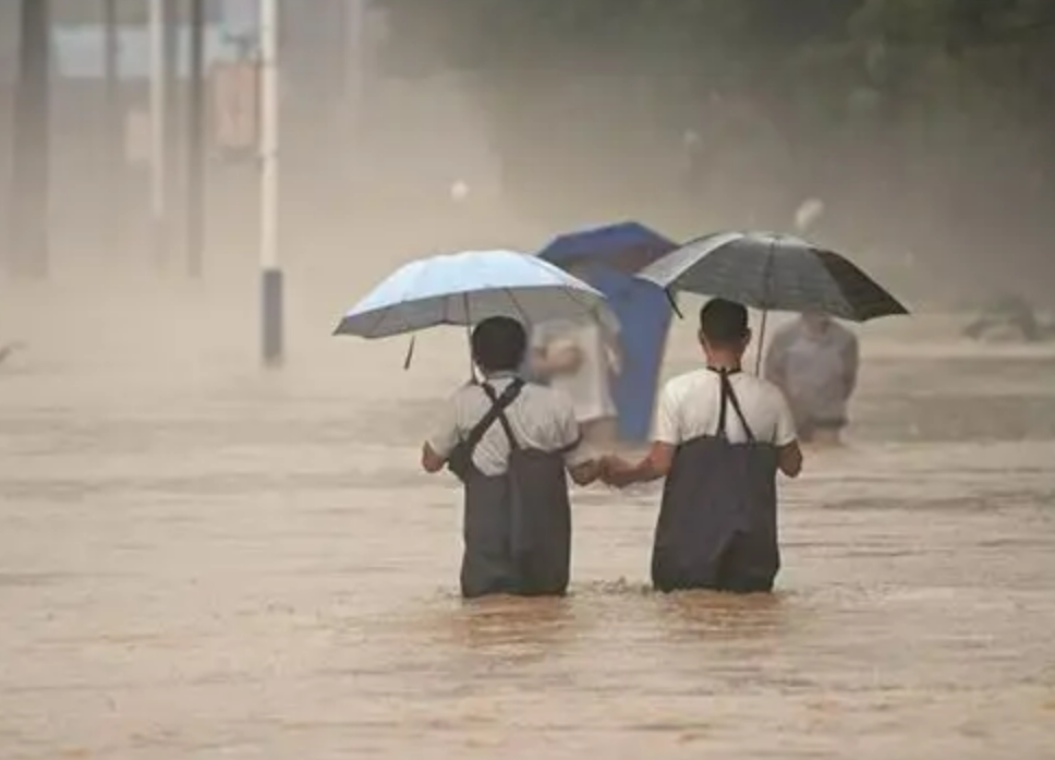 南方强降雨形成的原因和影响是什么？应采取怎样的防治措施？