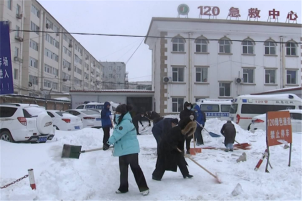 哈尔滨暴雪过后又来冻雨，这一波又一波的极端天气给当地带来了哪些影响？