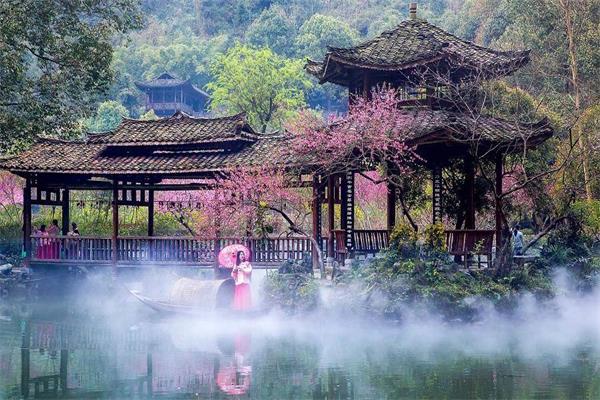 陶渊明《桃花源记》里，“悉如外人”如何解释？