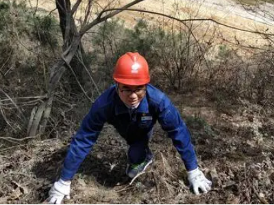 陕西一男子躲疫情管控翻山骑单车返乡，躲避管控为的究竟是什么？