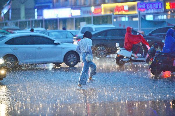 山西极端降水，98个西湖倒进太原，这个降水量是什么概念？