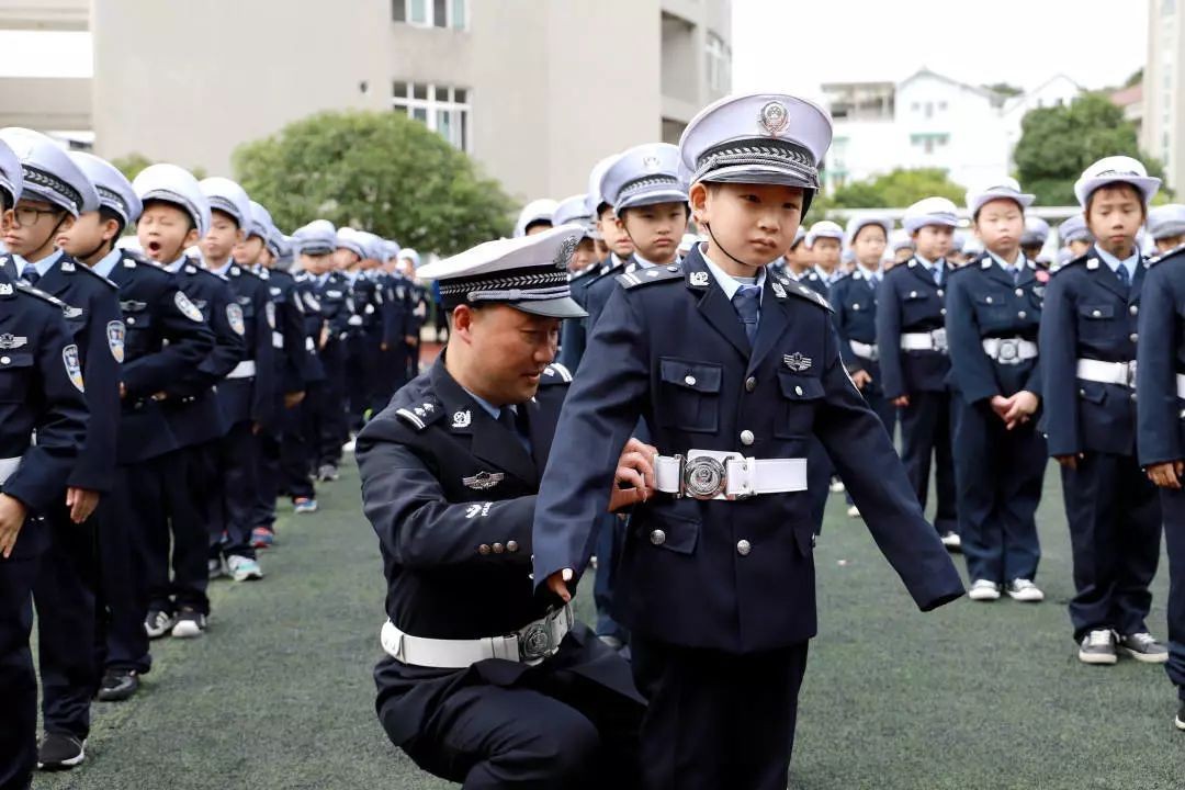 警察级别区分肩章图和级别是什么