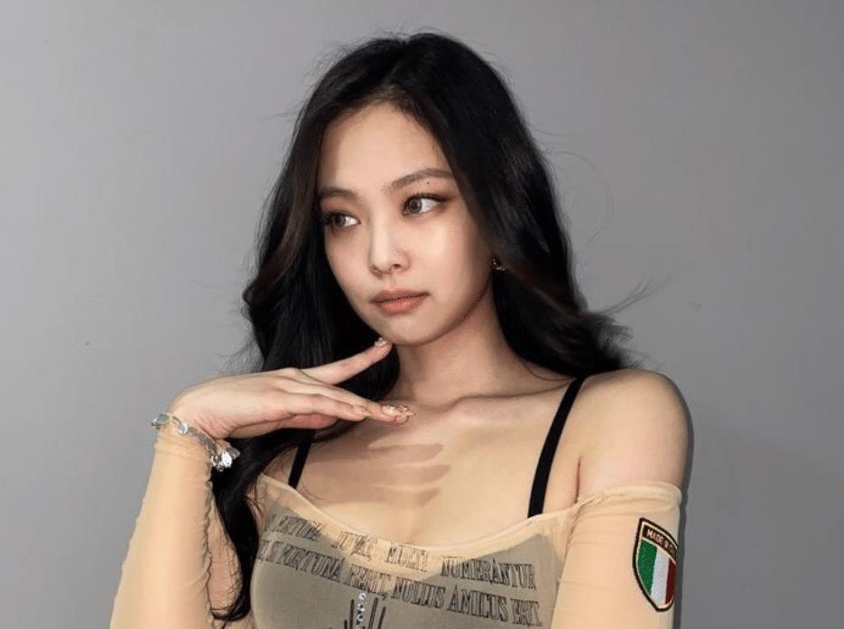 Jennie春游照很惊艳，为何明星拍的照片都很好看呢？