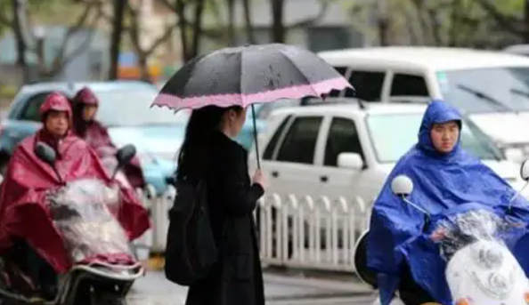 中东部地区预报有一次大范围降水及降温过程，这种天气下该注意什么？