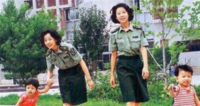 99年大阅兵仪式上，那对火遍全国的双胞胎姐妹，如今现状如何？