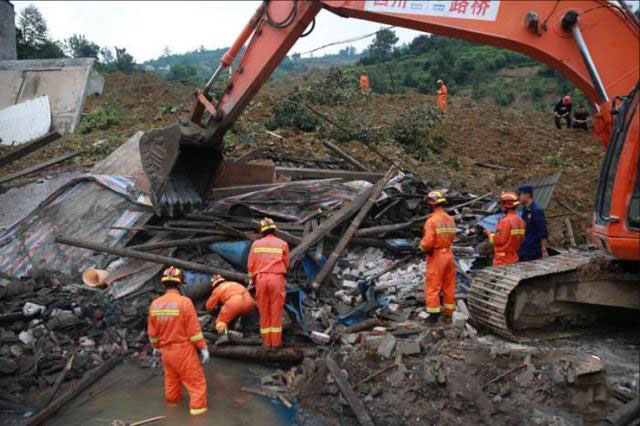 四川汉源县滑坡灾害造成了多少人员伤亡？