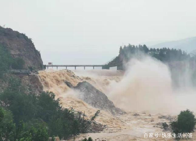 河南卫河鹤壁段决堤已填入多辆大卡车，决口堵住了吗？