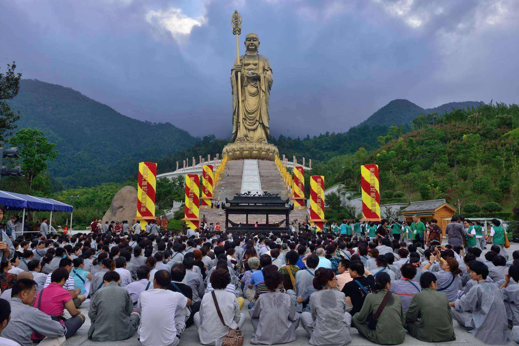 地藏菩萨为什么不能拜？民间为何误称地藏王菩萨不能拜？