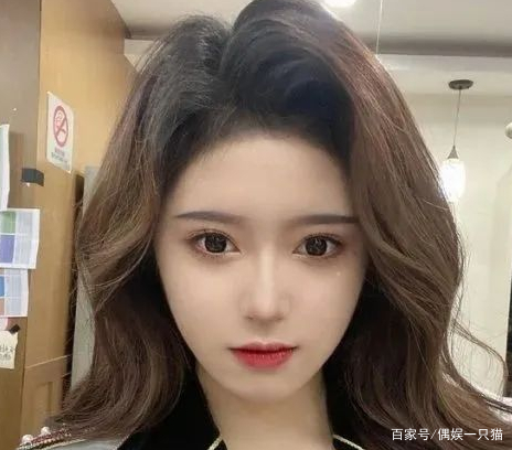 邓歆玥模仿鞠婧祎走红，从头到脚一比一复制，难道又是一个美女？