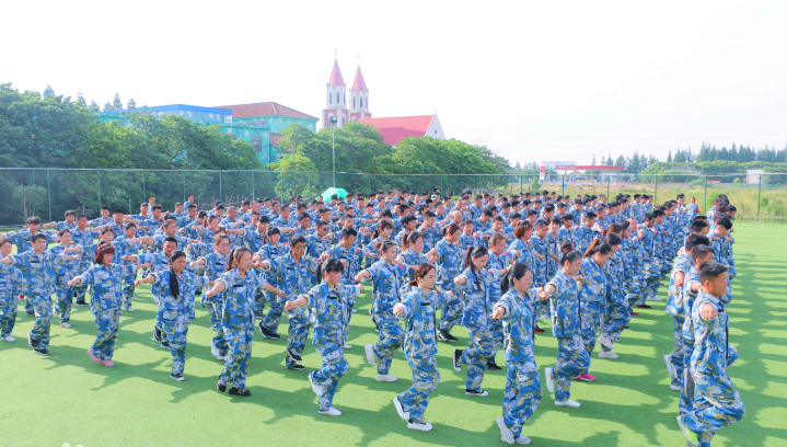 高中生军训的过程和承担任务